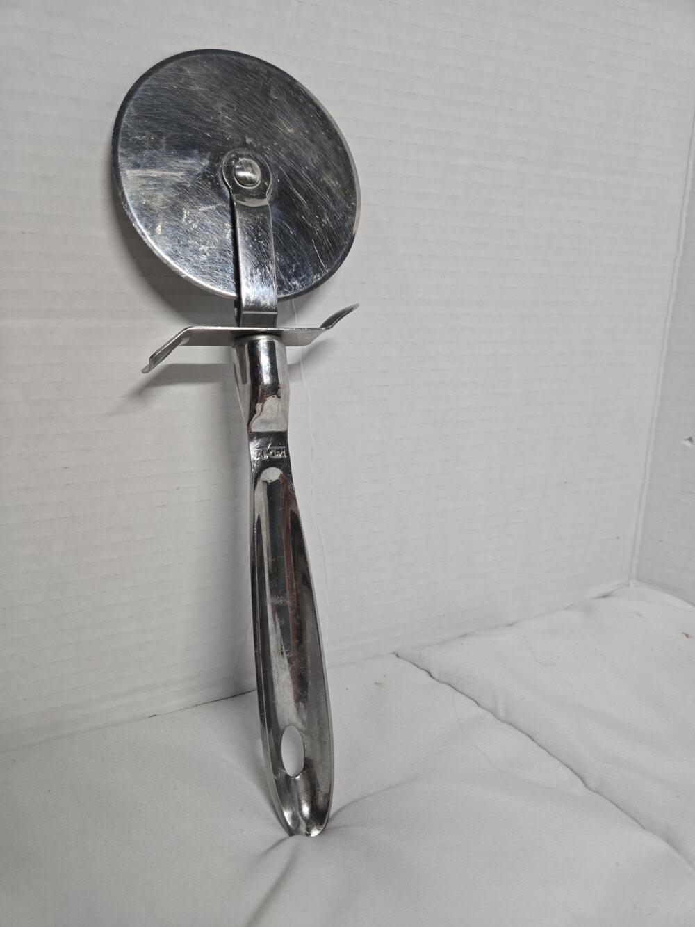 All-Clad Gourmet Stainless Steel Pizza Cutter w/ finger guard NEW with tag